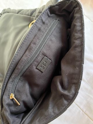 Bolso Parfois negro acolchado cadena