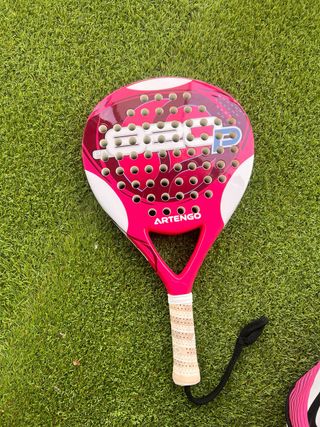 Pala pádel + Paletero + 9 pelotas
