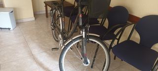 Bicicleta urbana con cesta