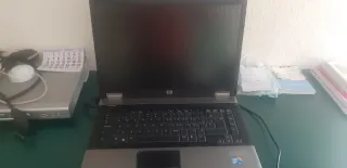 Ordenador portátil HP gris/plateado