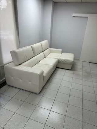 Sofá chaiselong de piel blanco
