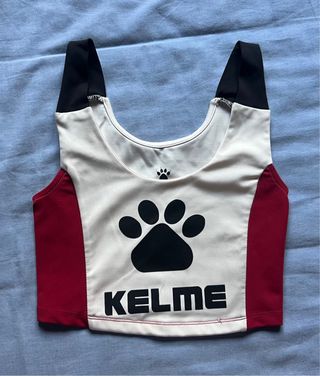 Top deportivo Kelme blanco y rojo