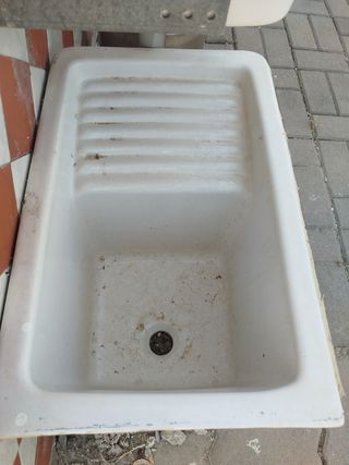 Pila de lavar de plástico blanca
