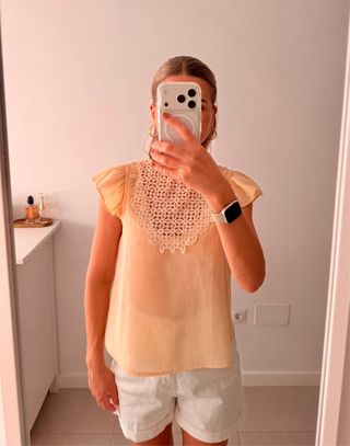 Blusa con detalles de encaje