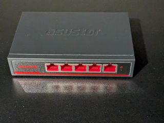 Switch ASUSTOR 2.5G 5 Puertos