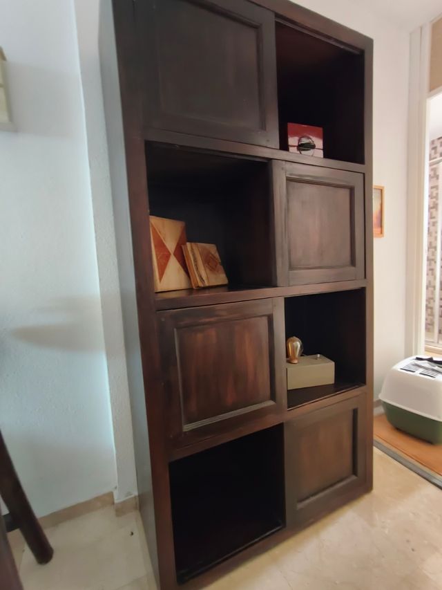 2 Muebles de madera oscuro. Uno 300 y dos 5oo€