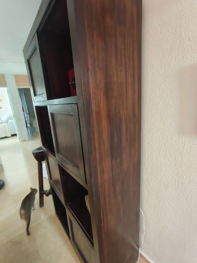 2 Muebles de madera oscuro. Uno 300 y dos 5oo€