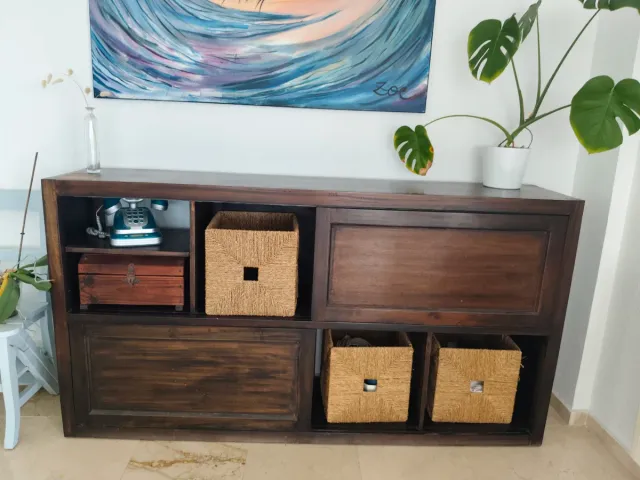 2 Muebles de madera oscuro. Uno 300 y dos 5oo€