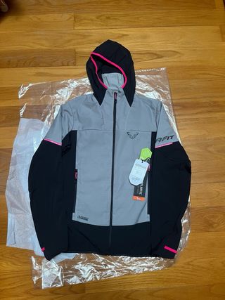 Chaqueta Dynafit Traverse Alpha con capucha