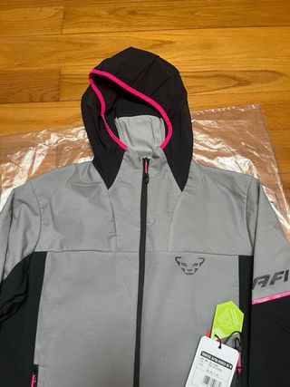 Chaqueta Dynafit Traverse Alpha con capucha