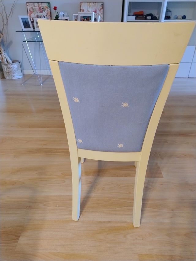 Sillas tapizadas azul y blanco