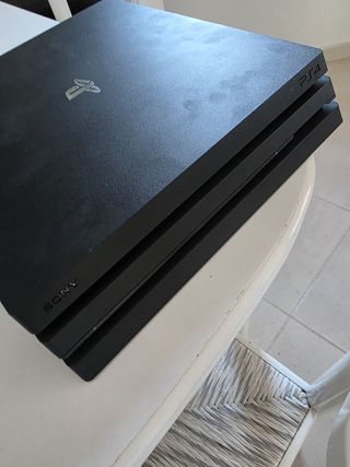 Consola PS4 Pro 1TB + 3 