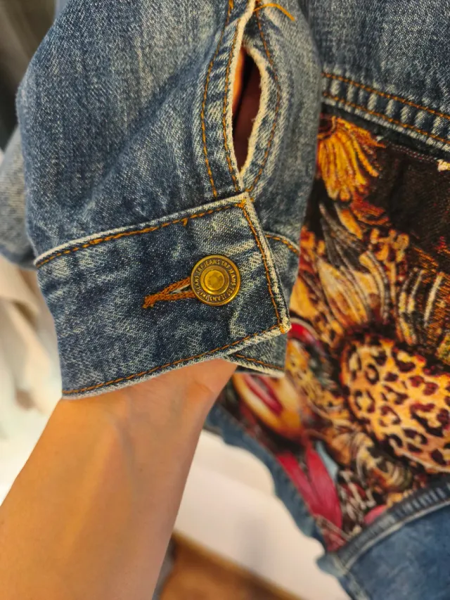 Chaqueta vaquera personalizada con estampado