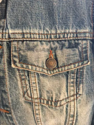 Chaqueta vaquera personalizada con estampado