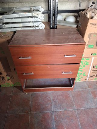 Cajonera de madera marrón