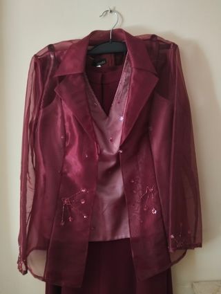 Traje de fiesta granate mujer