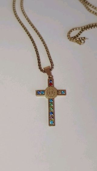Collana Croce San Benedetto dorata con pietre