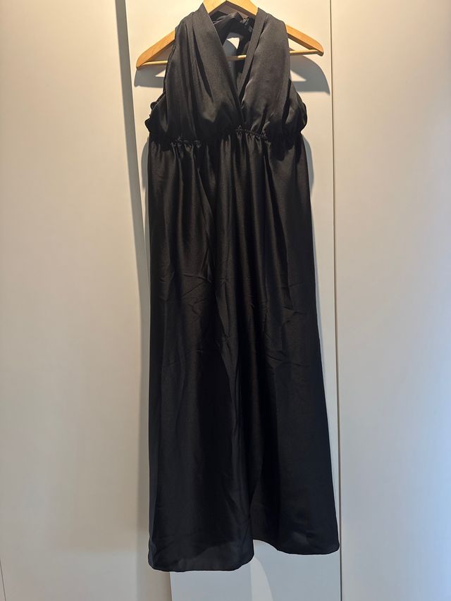 Elegante vestito lungo in raso nero