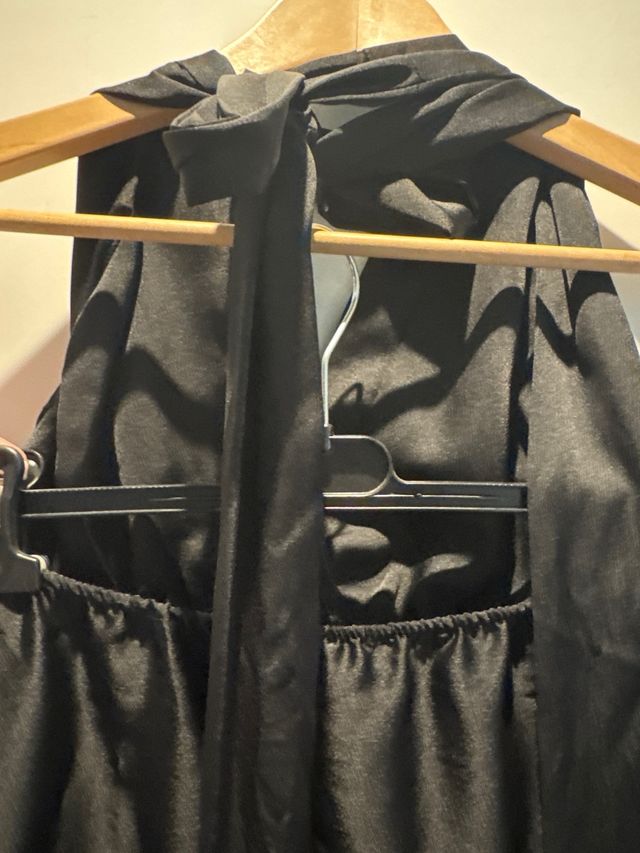 Elegante vestito lungo in raso nero