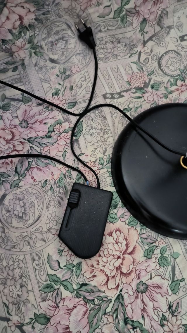 Lámpara de pie negra