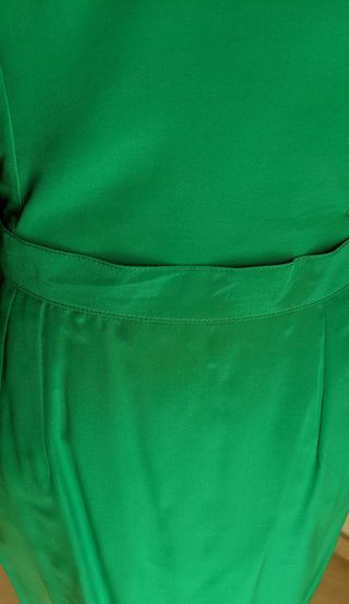 Vestido de fiesta seda verde con pedrería
