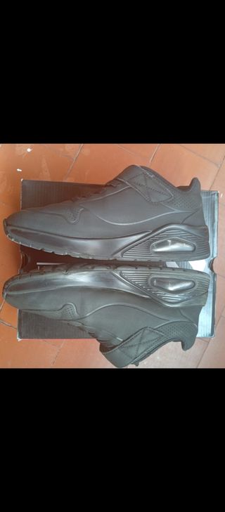Zapatos Skechers niño negros