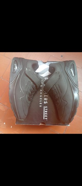 Zapatos Skechers niño negros