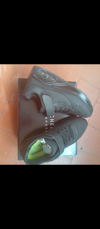 Zapatos Skechers niño negros