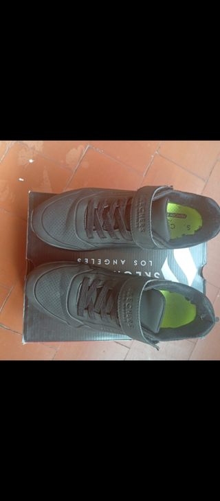 Zapatos Skechers niño negros