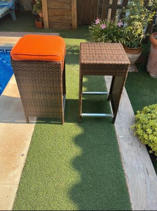 Taburete terraza polirratán marrón con cojín naran