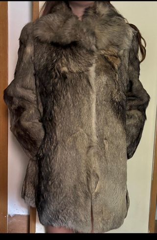 Abrigo de piel de lobo