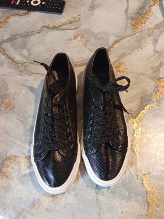 Zapatillas negras mujer usada una vez 