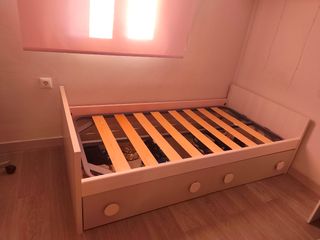 Cama , escritorio y cómoda  se vende sin cajonera 