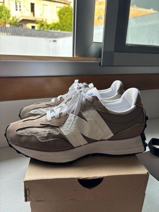 New Balance 327 Beige/Marrón Talla [Talla]