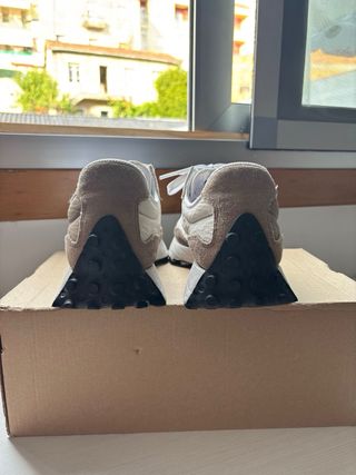 New Balance 327 Beige/Marrón Talla [Talla]