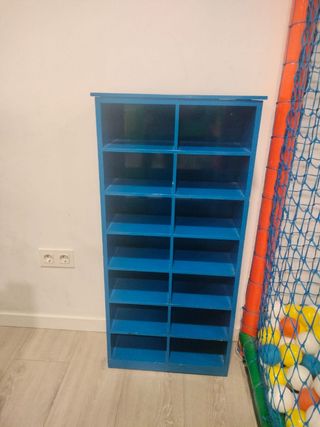 Zapatero azul de madera