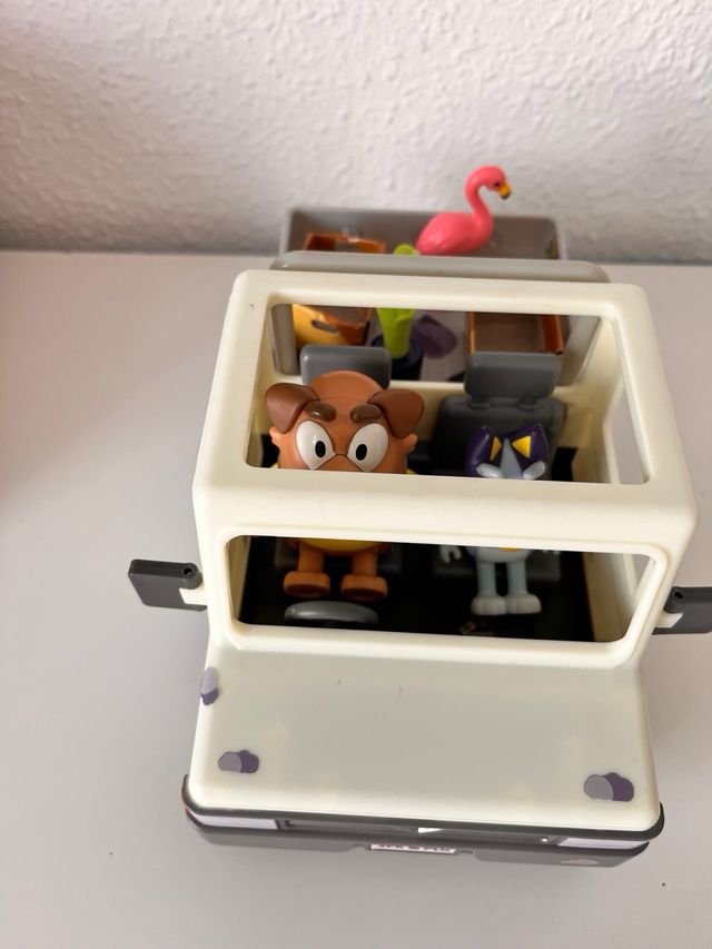 Camioneta Bluey con figuras