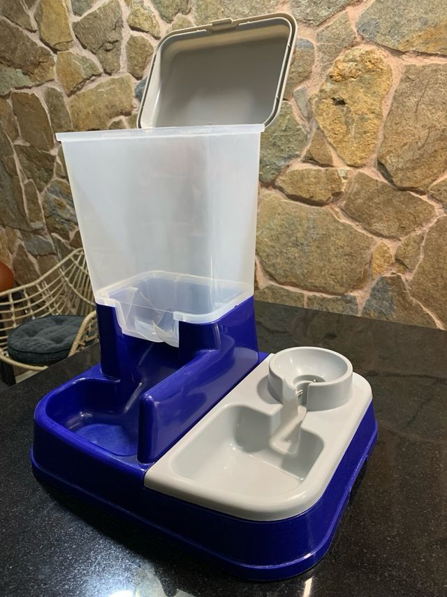 Comedero dispensador de comida y agua para mascota