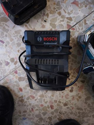 Radial Bosch GWS 18V-7 18V con batería y cargador 