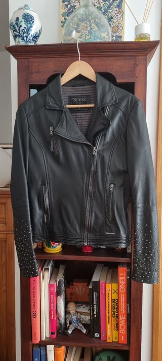 Cazadora Biker Cuero Mujer Guess Tachuelas