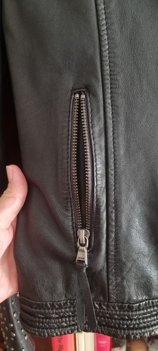 Cazadora Biker Cuero Mujer Guess Tachuelas