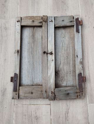 VENTANA ANTIGUA DE MADERA