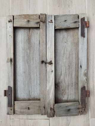 VENTANA ANTIGUA DE MADERA