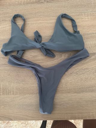 Bikini Azul
 Talla XS tanga/ parte de arriba S 
