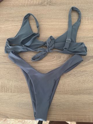 Bikini Azul
 Talla XS tanga/ parte de arriba S 