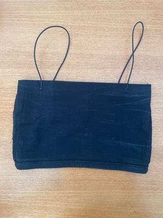 Top negro tirantes finos elásticos 