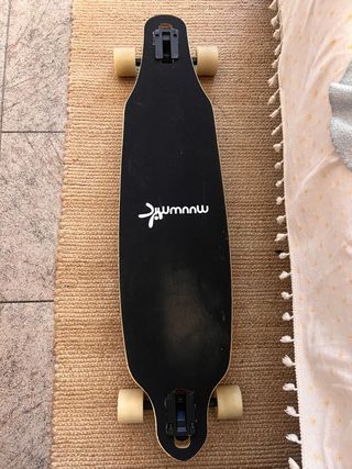 Longboard con diseño tropical
