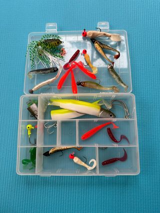 Caja Señuelos Pesca Variados con caja 
Lote 12