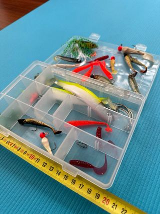 Caja Señuelos Pesca Variados con caja 
Lote 12