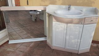 Mueble de baño con espejo